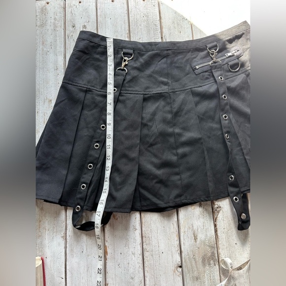 Social Collision | Hot Topic | Black Skirt | Grommet Straps | XL 🖤🕸️ - Picture 3 of 9